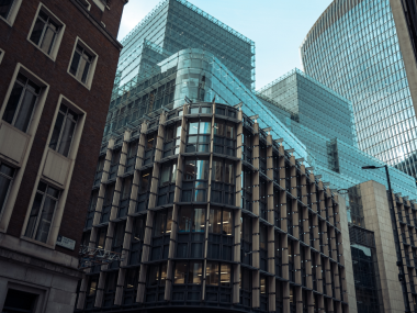 The FCA is clear: only complete, well-evidenced applications will pass its strengthened gateway. Its latest review highlights good and poor practice across firm authorisations, SMF approvals, and controller applications, giving firms a clear benchmark. Poor submissions risk rejection, scrutiny, and leadership accountability.
This article breaks down the FCA’s findings, common pitfalls, and practical steps to prepare regulator-ready submissions.